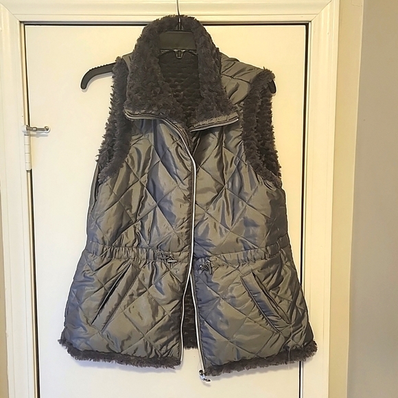 ๐๐H.P๐ BEAUTIFUL Reversible Womens Unbranded Grey Sleeveless Faux Fur Vest - Picture 3 of 6